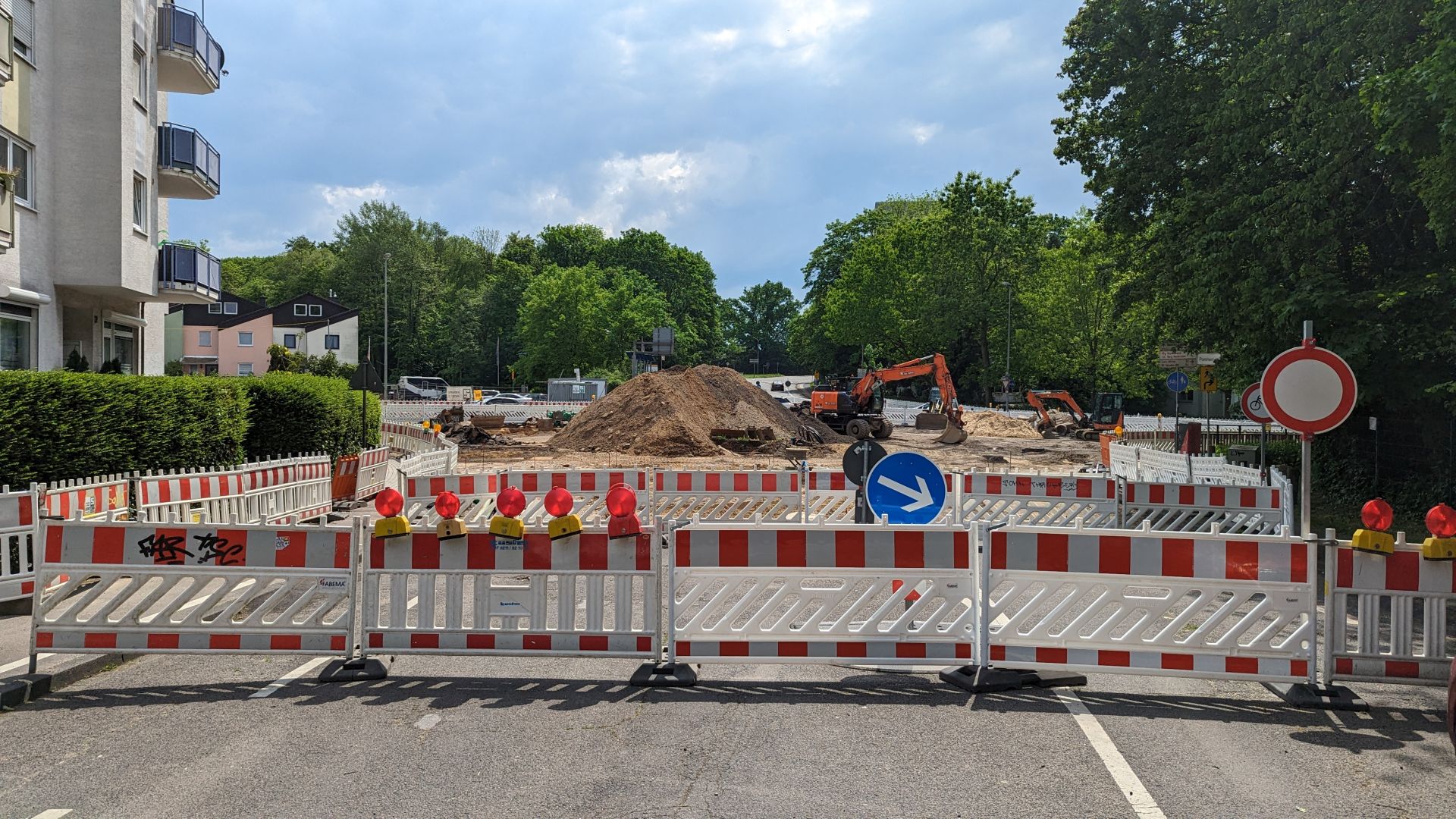 Baustelle Kreisverkehr Stauffenbergstrasse und Rennbaumstreasse am 14.05.2023 von der Dechant-Krey-Strasse aus